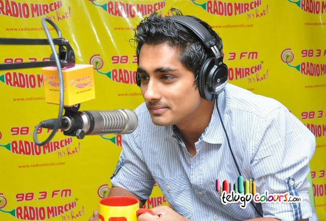 Siddharth at Radio Mirchi