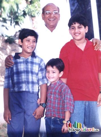 Naga Chaitanya with Grand father