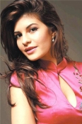 Jaqueline Fernandez Cleavage Pics