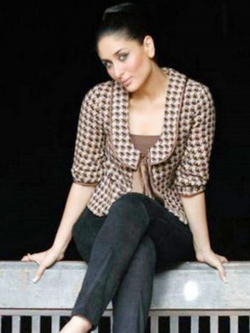 Kareena Kapoor Backless pics